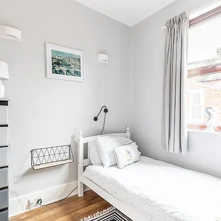 בית נופש Rovers' Retreat George Street