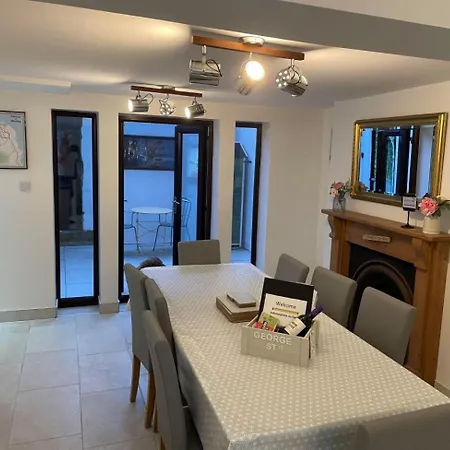 Rovers' Retreat George Street בית נופש *