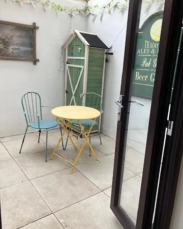 בית נופש Rovers' Retreat George Street וויטבי